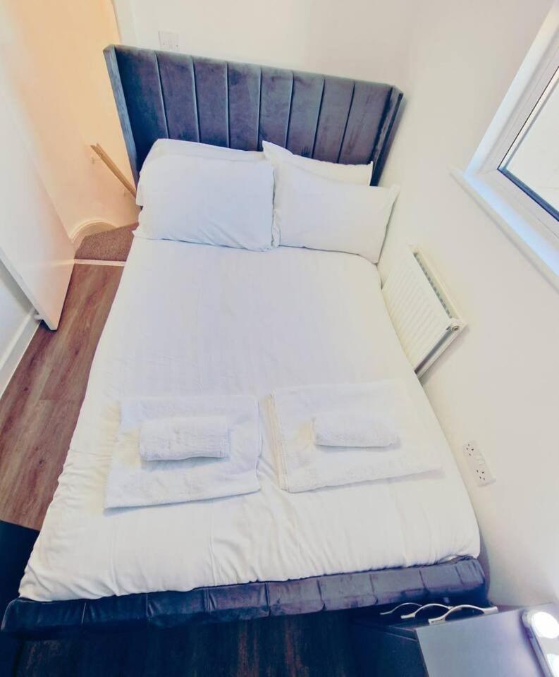 Beautiful Near Lfc Stadium Apartment *