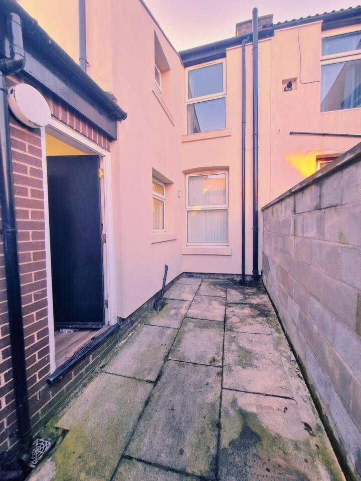 Beautiful Near Lfc Stadium Apartment