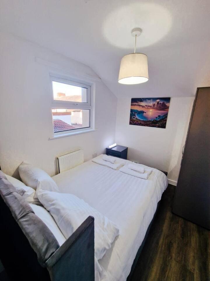 Beautiful Near Lfc Stadium Apartment